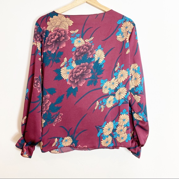 Floral faux wrap long sleeve plus sz top size 1XL - Picture 3 of 8